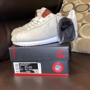 Nike cortez stranger things upside down